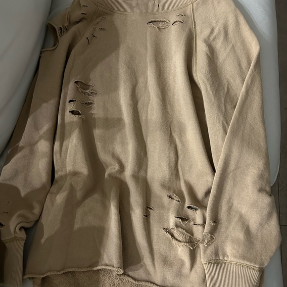 💥PRICE⬇️
Aerie • Tan Sweat Shirt w/ Rips • Size M • - Picture 7 of 8